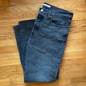 Levi Black Wedgie Straight Jeans — size 29